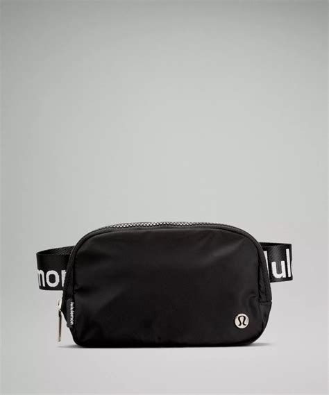 lululemon belt bag with logo strap